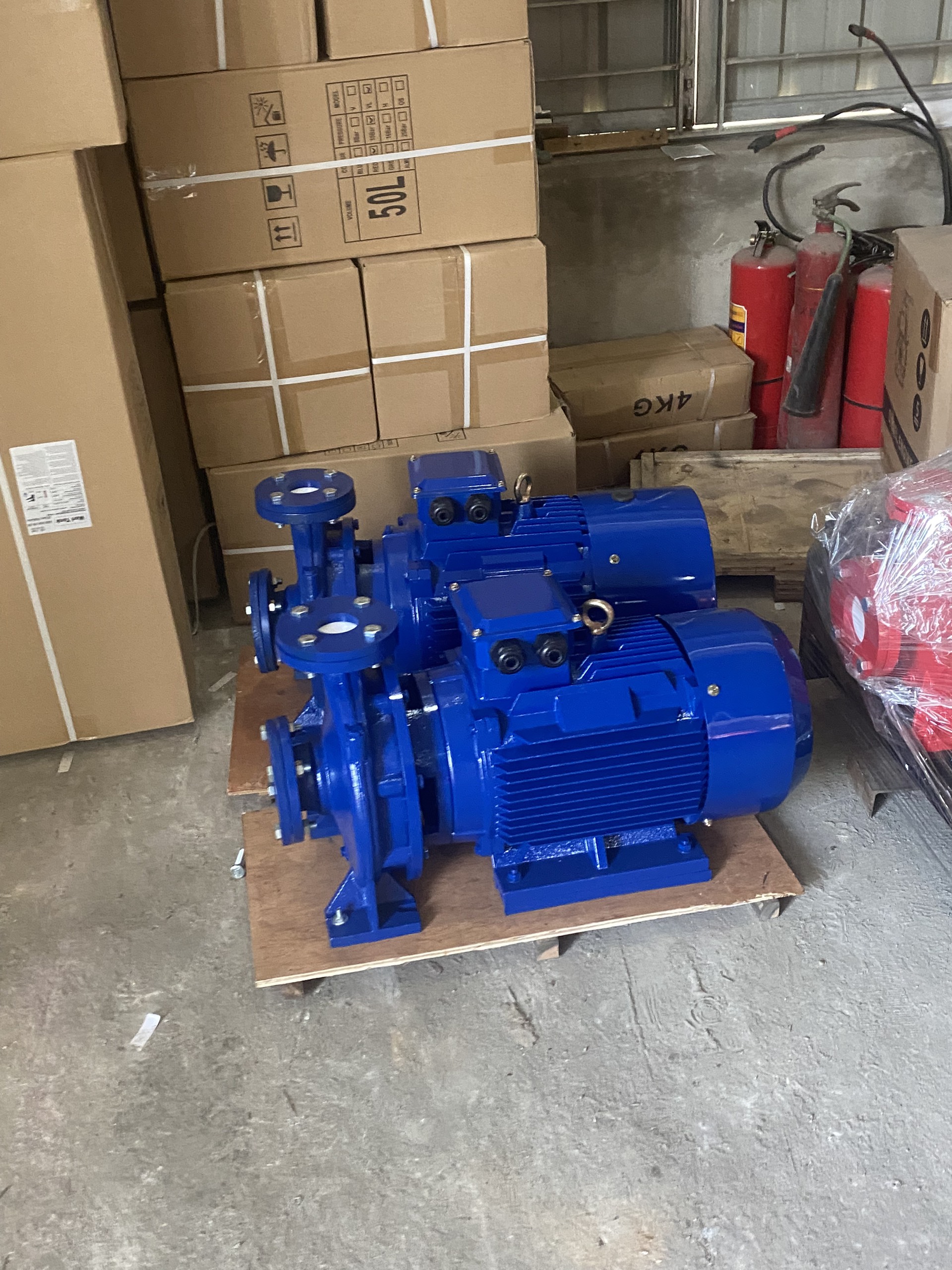 Bơm pccc Himawari động cơ điện 11KW màu đỏ tươi màu của pccc giá cực tốt bơm chạy cực êm.